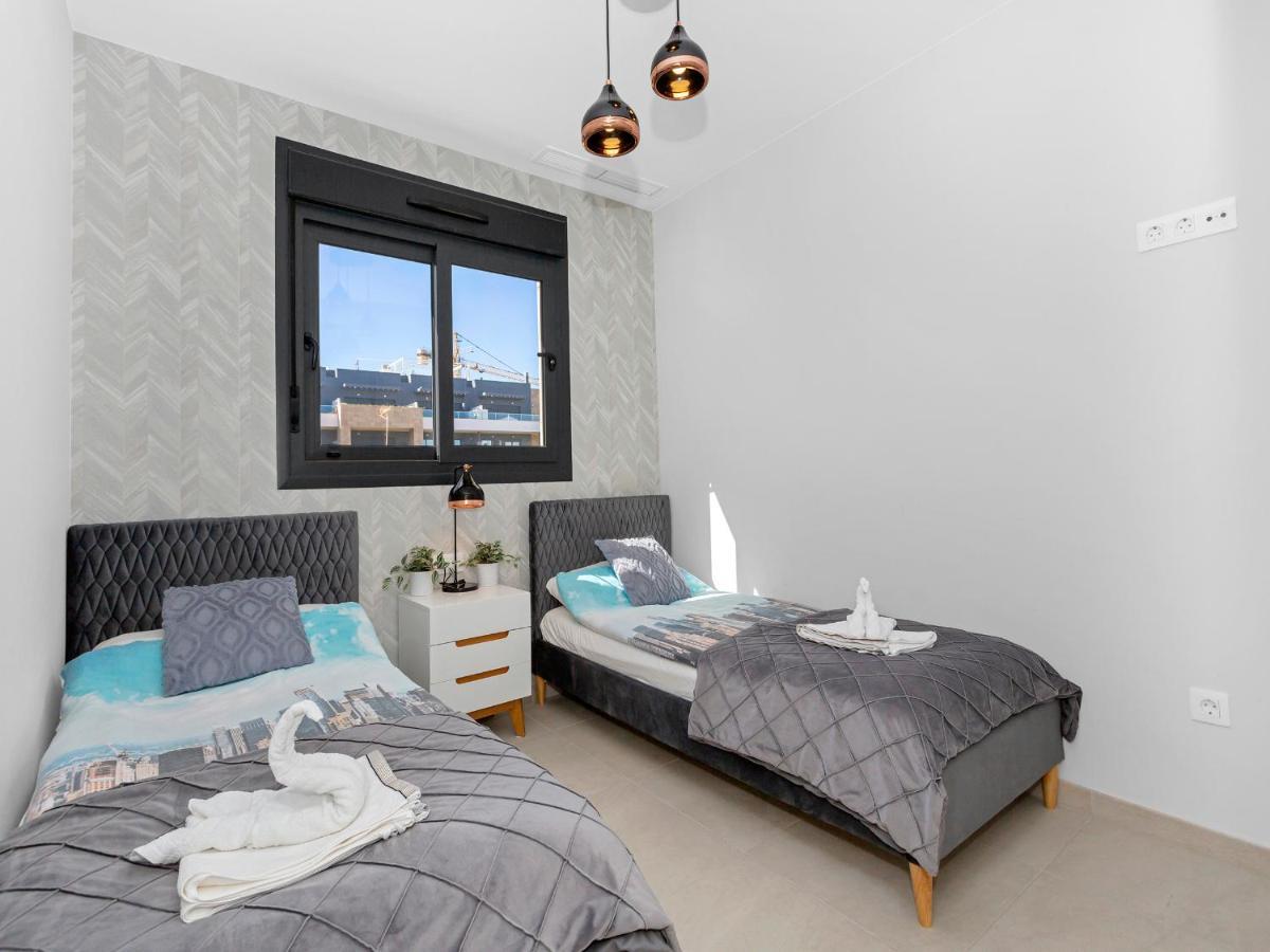 Lovely First Floor Apartment, Heating Pool ! Alicante Exterior foto